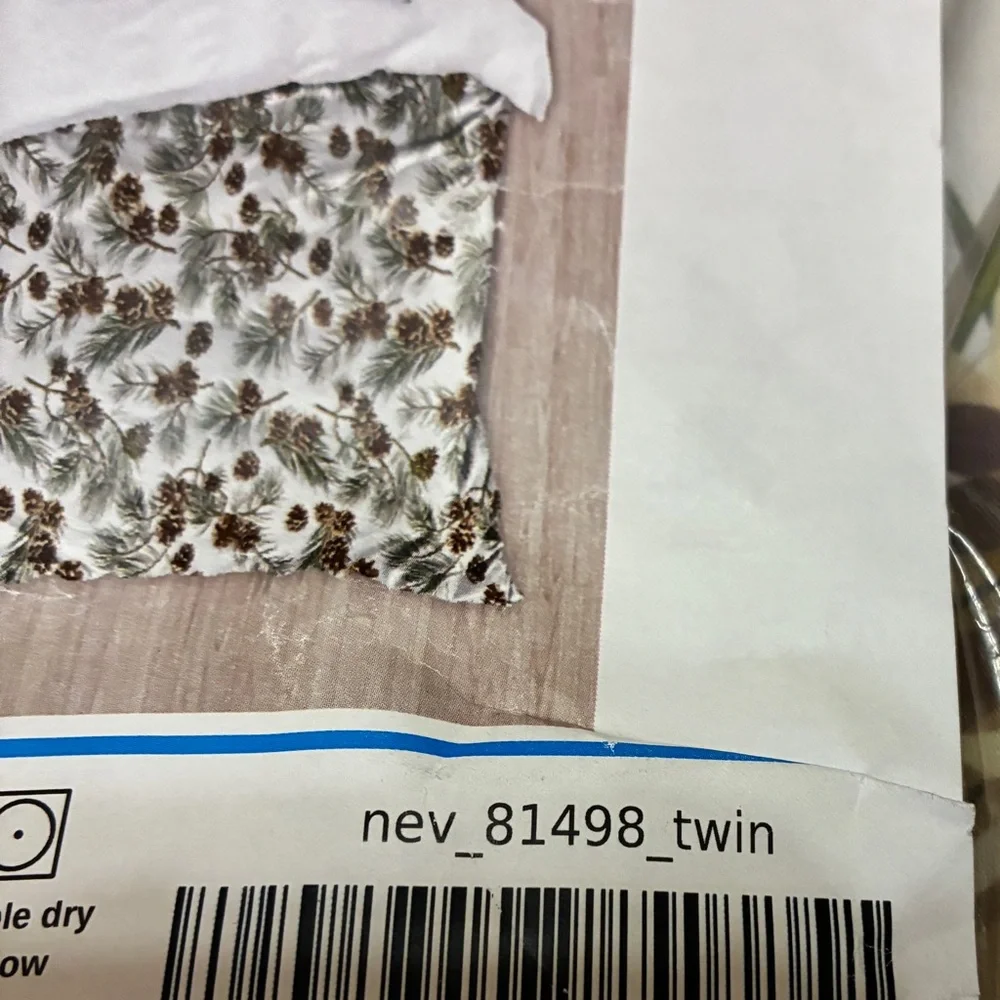 Pinecone Twin Duvet Cover and Pillow Case NWT